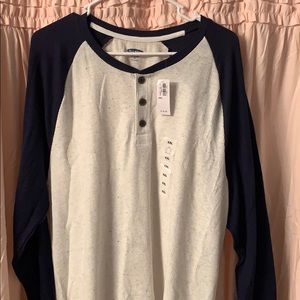 Men’s long sleeved Old Navy tee